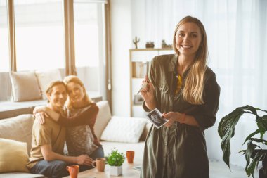 Neşeli Bayan gelecekteki velilere hamileliği hakkında söylüyorum 