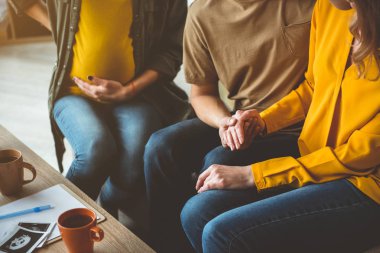 Neşeli gelecek anne Surrogacy bebek için bekliyor 