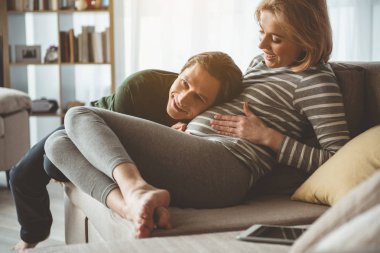 Mutlu gelecek baba işitme karın hamile kadın 