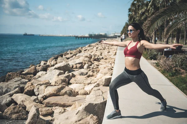 Pozitív női workouting, a tengeri — Stock Fotó