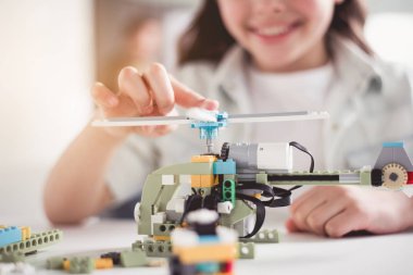 Gülen kız helikopter Oluşturucu oluşturma