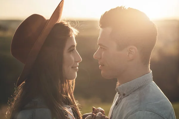 Happy couple in sun rays — Stock Photo, Image