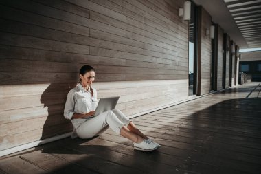 Genç kadının net serbest meslek