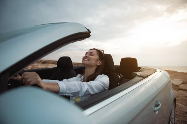 Positive young woman is travelling by auto — Stock Photo, Image