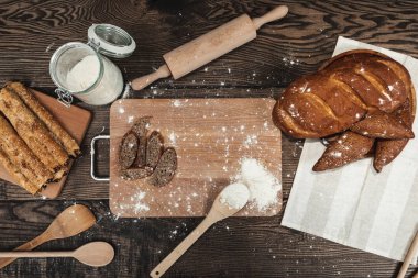 Un masada ekmek ve tatlı çörekler 