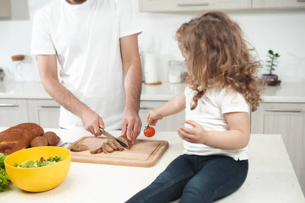 Cheerful kid spending time with dad in cook room — Stock Photo, Image