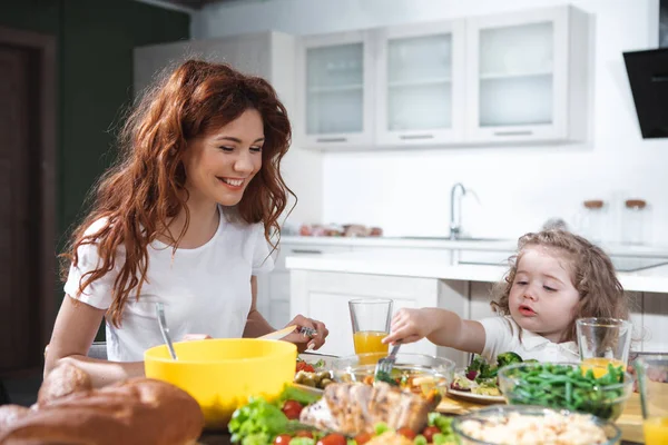 Joyful mother and daughter enjoying healthy dinner together — Stock Photo, Image