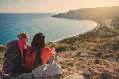 Dağın istirahat kadın turist
