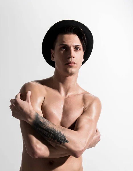 Portrait Shirtless Youthful Man Fashionable Hat Standing Tattooed Arms Crossed — Stock Photo, Image