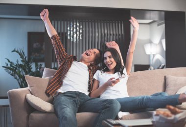 Heyecanlı adam ve kadının en sevdiğim şarkı 