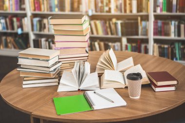 Kitap ve defter kitaplığında bulma