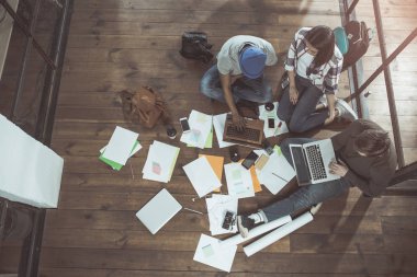 Konsantre takım akıllı aygıtlar kullanarak