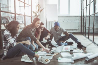 Çok memnun meslektaş ofiste bilgisayar kullanıyorsanız