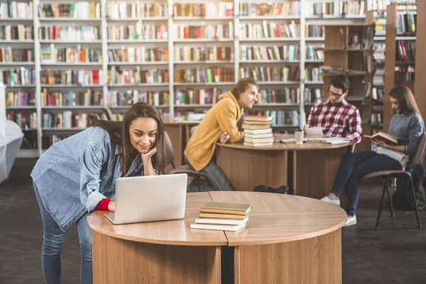 İyimser Bayan gadget kitaplığı ile çalışma