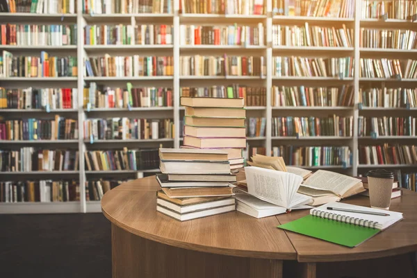 Kitap ve defterini kitaplığında bulma