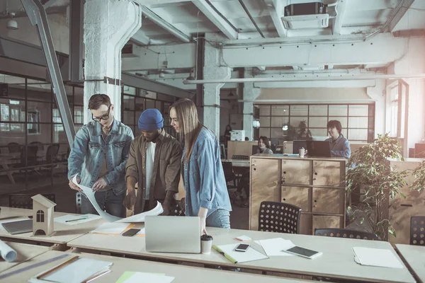 Hoş arkadaşları planı konsantrasyon ile gelişmekte olan