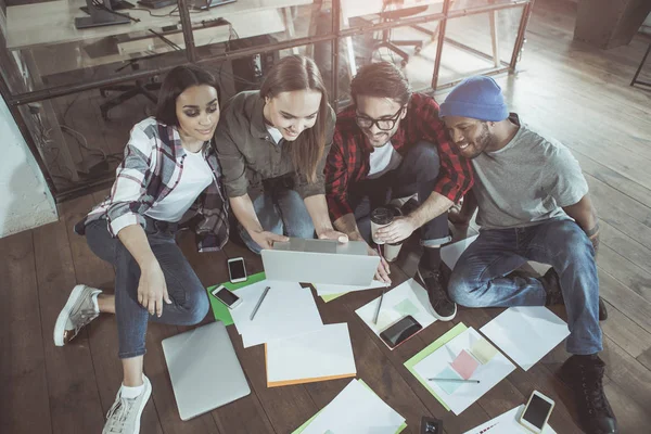 Pozitif meslektaşları çalışma sürecine