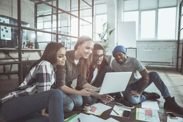 İyimser takım yaratıcı iş olan