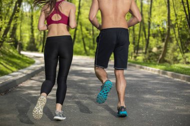 Sportif çift Park'ta jogging