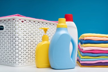 Temiz çamaşır deterjan ile yıkanmış