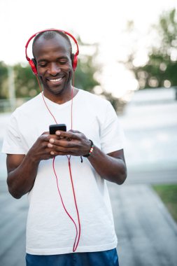 Açık Hava olumlu adam işitme şarkı