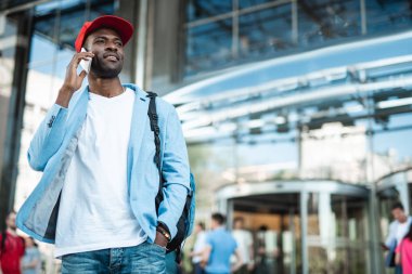 Neşeli turist Mobile tarafından söz