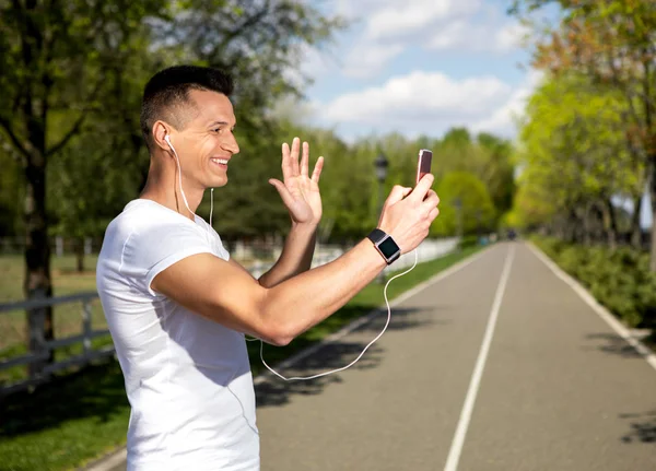 Ler man kommunicera på telefon av video — Stockfoto