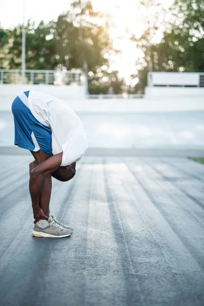 Açık havada egzersiz yapan erkek