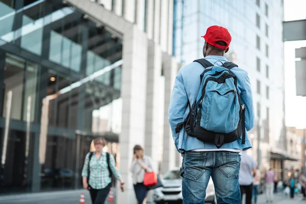 İş merkezinde izleyen adamım