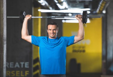 İyi atlet spor olarak çalışma yapıyor