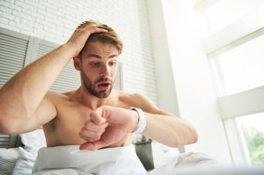 Sabah oversleeping uykulu delikanlı