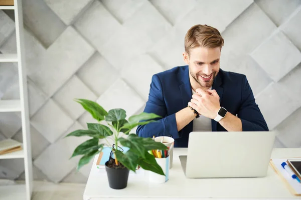 Happy man working in office — Stock Photo, Image