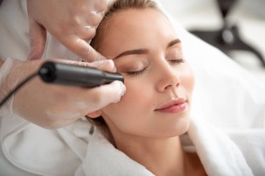 Sakin kızı cilt tedavisi