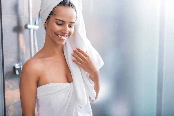 Beaming lady after taking shower — Stock Photo, Image