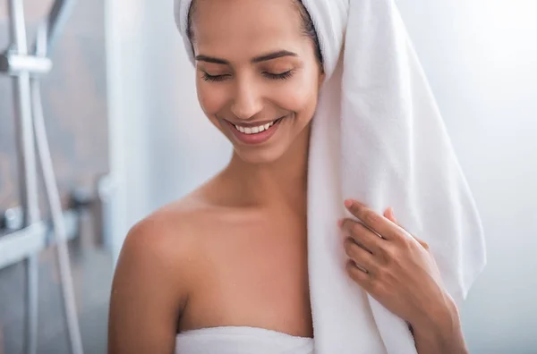 Smiling female after taking shower — Stock Photo, Image