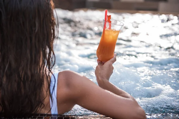 Female drinking beverage in pool — Stock Photo, Image