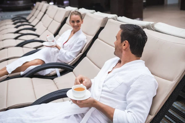 Man and woman meeting in spa — Stock Photo, Image