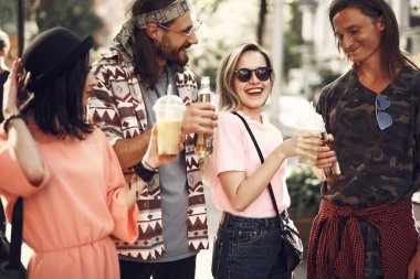 Sıvı açık içme tatmin yoldaşlar