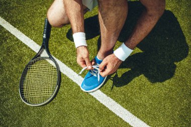 Erkek silah botlar oyun için hazırlanıyor