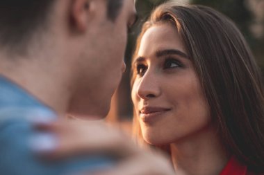 Mutlu kadın ile erkek dışında vakit