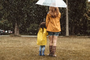 Anne ve kızı yağmur zevk 