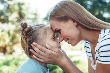 Açık havada kandırmaya bakım anne paylaşım aşk 