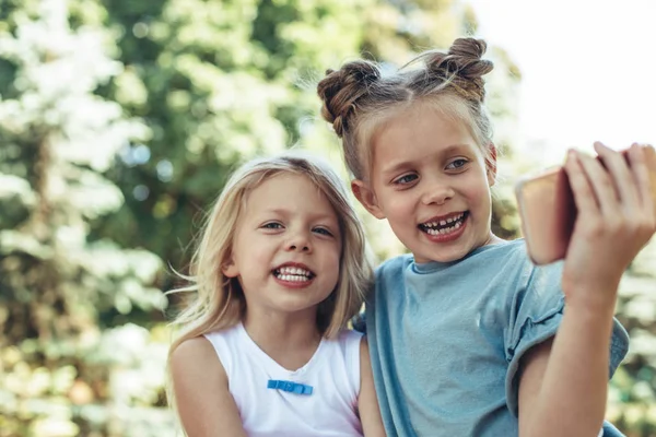 Heyecanlı çocuk fotoğrafları dışında yapma