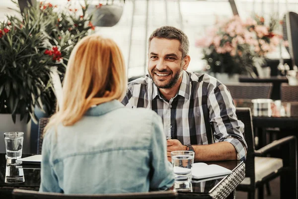 Smiling bearded man with redhead young lady at cafe — Stock Photo, Image