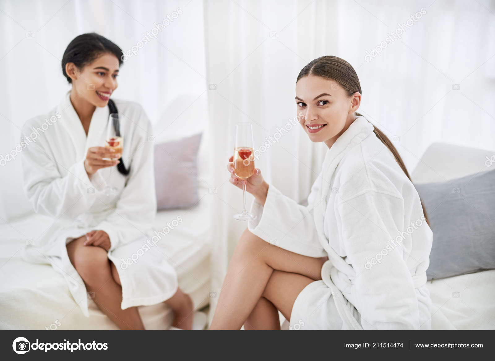Due bellissime ragazze godono Due bellissime ragazze godono