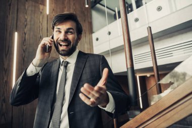 Pozitif adam mobil iç iletişim