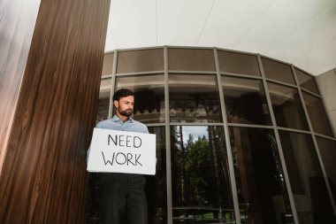 Mutsuz icra lobisindeki iş arıyor