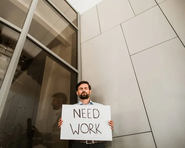Kétségbeesett ember van szüksége foglalkozása — Stock Fotó