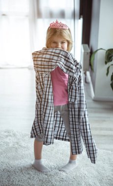 Şirin çocuk baba büyük giyim ev