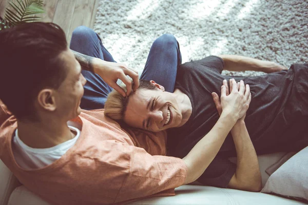 Tiempo Libre Juntos Retrato Vista Superior Tipo Con Pelo Teñido —  Fotos de Stock